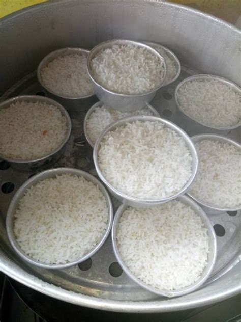 Nasi lemak adalah makanan paling popular di malaysia. Cara-Cara Menyukat Beras & Memasak Nasi Kukus Macam Yang ...