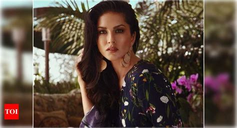 Sunny Leone Spreads Breast Cancer Awareness Through A Video Hindi Movie News Times Of India