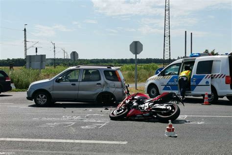 A rendőrség vizsgálja a történtek körülményeit. Sérüléses motoros baleset a 8-as úton Jánosházánál