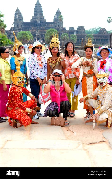 Cambodia Siem Reap Angkor Wat Temple Local Dance Troupe Pose With