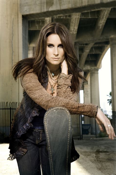 Country Singer Terri Clark Delivers Her Unplugged And Alone Tour To