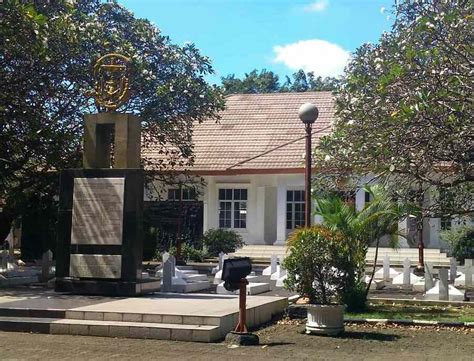 Massa kami jatim yang akan mendatangi gedung juang 45 tidak bisa masuk gedung. Wisata Edukasi Di Tangerang Yang Menarik Untuk Dinikmati Keluarga - Markicabs