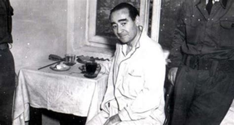 Anne ve babasını küçük yaşta kaybeden menderes'i anneannesi büyüttü. THEGODISNOWHERE: Menderes neden idam edildi?