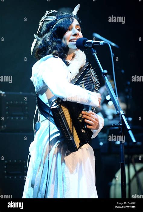 Pj Harvey Performing On Stage During The 2011 Nme Awards At The O2