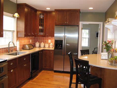The use of this concept can give something different to the kitch. 42" Shaker Style Cherry Cabinets, Quartz counter tops ...