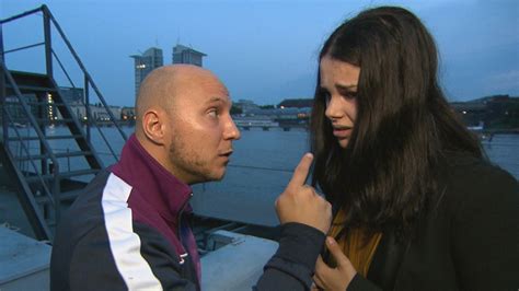 Zoe ist schwer krank und deswegen möchte ihr kevin ihren. Berlin - Tag & Nacht: Attacke von Zoe! Krätze in ...