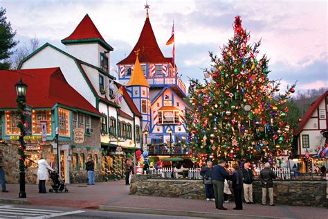 Helen is a city in white county, georgia, united states, located along the chattahoochee river. Tinsel Towns: Have a holly jolly Christmas at these ...