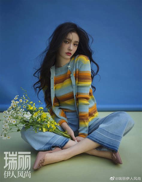China Entertainment News Lin Yun Poses For Photo Shoot In 2021 Poses For Photos Photoshoot