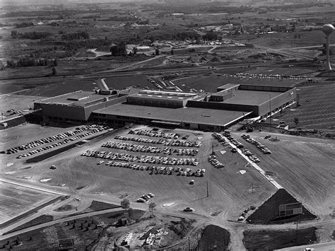 History Of Southdale Center The First Modern American Shopping Mall