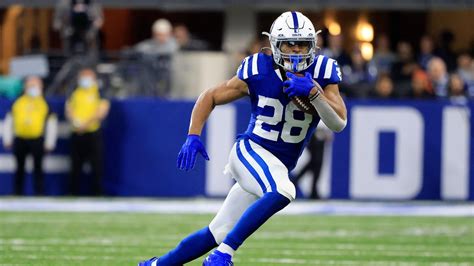 Jonathan Taylor Injury Update Latest News After Colts Rb Suffers Thumb Injury Vs Buccaneers