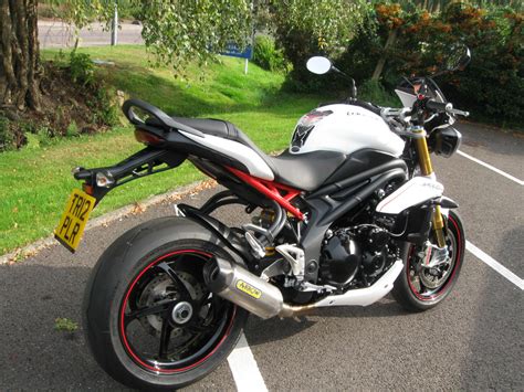 Always store this owner's handbook with the motorcycle and refer to it for information whenever necessary. Triumph SPEED TRIPLE R 1050 white ohlins brembo grab rail ...