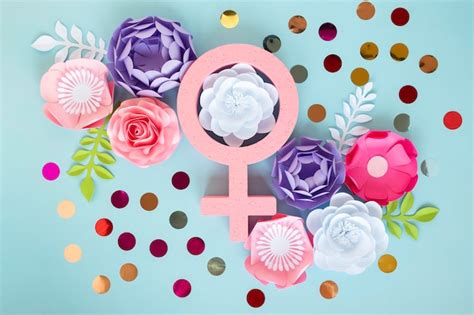 Draufsicht Von Blumen Mit Weiblichem Symbol F R Frauentag Kostenlose Foto