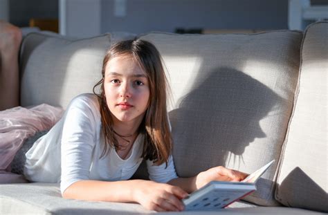 5 friend issues your tween daughter will encounter imom