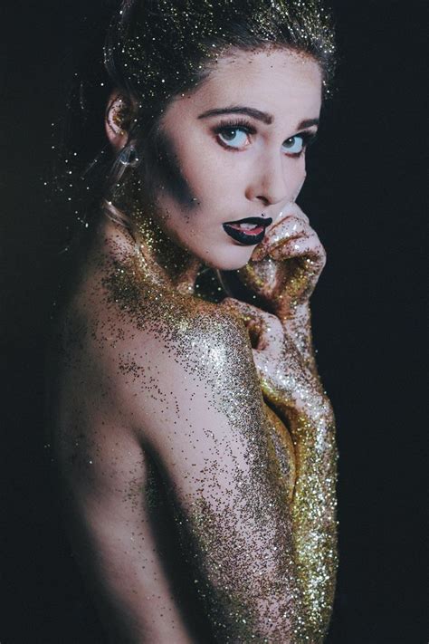 Pin By Pauline Anfray On ♥️bling Sparkle Shine♥️ Glitter Photo Shoots Glitter Photography