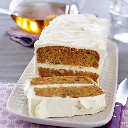 Zum schluss möhren, gemahlene walnüsse und rosinen unterheben. Möhrenkuchen Rezept | LECKER