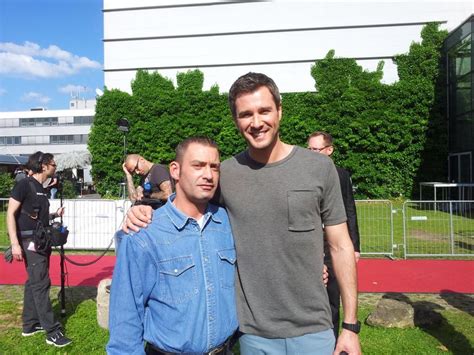 Exposure x causes disease y. Erwin Lennartz mit Jochen Schropp für X-Factor in der ...