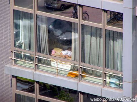 nude chinese woman sunbathing in the window gallery ebaum s world