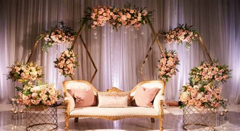 Terkait dengan dekor jogja meliputi harga dekorasi pernikahan jogja 2020 dekorasi pernikahan jogja sederhana. 10 Dekorasi Akad Nikah di Rumah -Konsep Sederhana Hingga ...