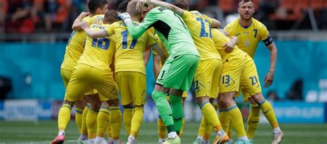 Yaremchuk играет с 2017 в гент (гент). Сборная Украины — в тройке самых дисциплинированных команд ...