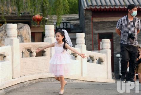 Photo A Chinese Girl Dances Over A Bridge In Beijing China Pek Upi Com