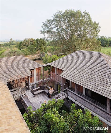 Concrete abundance in the interior should be used metered and moderately, so that the room is not perceived as cold and uncomfortable. The Warm Half Concrete Half Wood House
