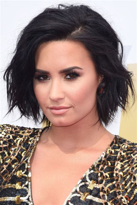 When she takes out her extensions, her hair reaches the middle of her back. 40 najboljih bob i lob frizura! | Friz