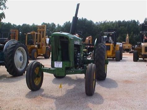 John Deere 1010 Farm Tractor