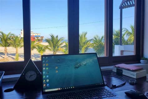 15 Pros And Cons Of Being A Digital Nomad 2024