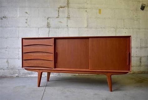 He provided a reasonable estimate on restoring some teak furniture, picked up the furniture when he said he would and had it finished and returned to me the next day! Mid Century Modern Teak Sculpted Credenza | Modern woodworking projects, Teak credenza, Mid ...