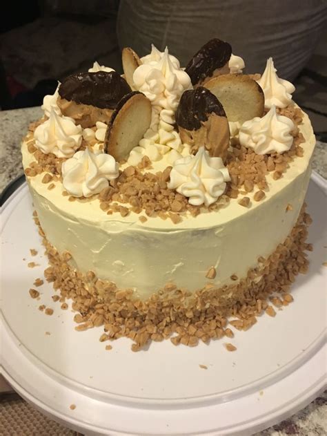 What i like about this cake is how it puffs up during baking but deflates upon cooling. Milano cookie cake | Cookie cake