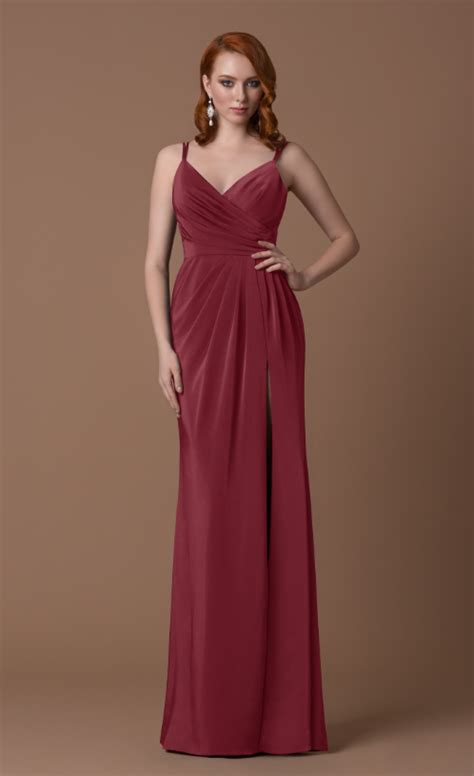 Mit dem richtigen look können sie die braut nicht nur mental unterstützen, sondern auch die zeremonie noch besser in szene setzen. Schlichtes Abendkleid in bordeaux | Samyra Fashion