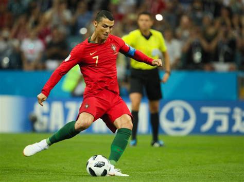 Watch Cristiano Ronaldo Stunning Free Kick World Soccer