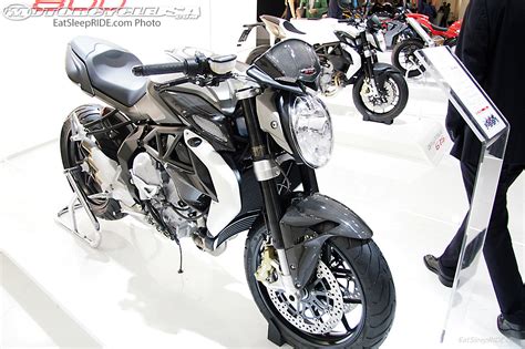 Mv agusta's brutale 675 was introduced in 2012, while triumph's street triple r received a makeover prior to entering the 2013. MV Agusta ra mắt Brutale 675 2014 tại triển lãm EICMA ...