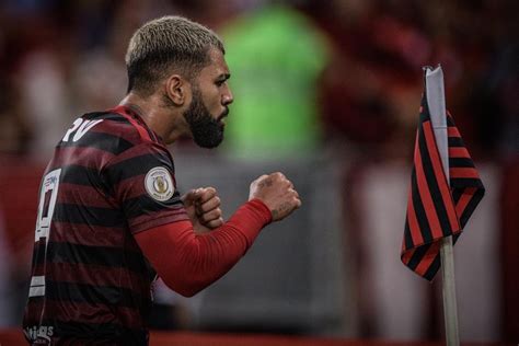 Só pra quem é flamenguista de verdade. "Vem tranquilo": Gabriel entra no embalo do meme e ...
