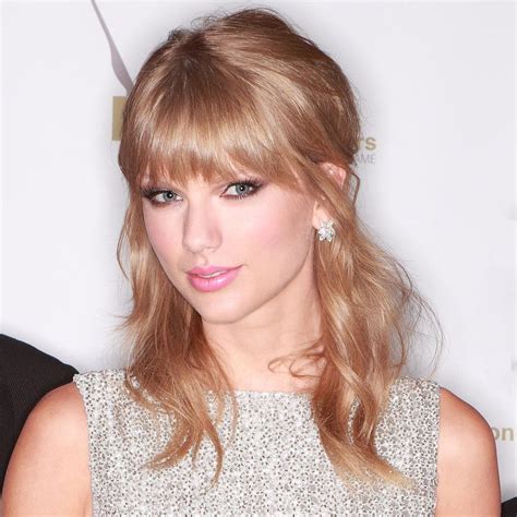 Taylor Swift — 1 Hairstyle 2 Different Ways Taylor Swift Hair Hairstyles With Bangs Short