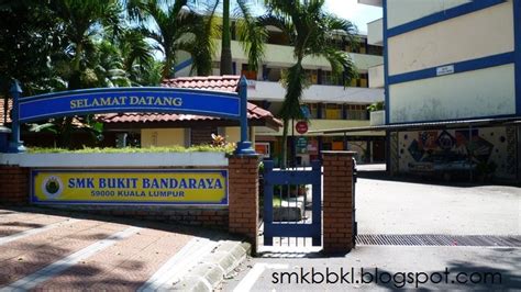 A) tiga jalur merah, putih dan biru melambangkan tiga bangsa utama. Laman web rasmi SMK Bukit Bandaraya: Profil SMK Bukit ...