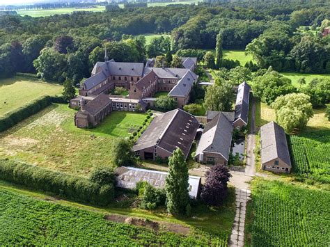Counters include who sion top is strong or weak against. Jongerenklooster in voormalige abdij Sion in Diepenveen ...