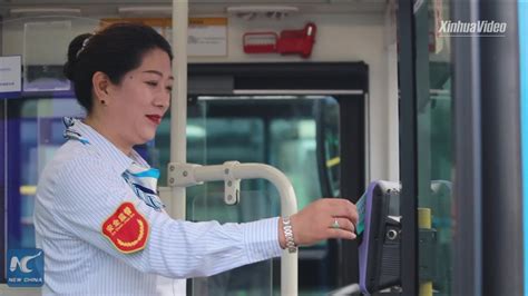 Female Bus Driver Attentive To Passengers Brave To Facilitate Public Safety In East China Youtube