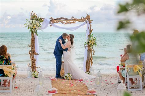 Whether you are looking for a large or smaller more intimate wedding we have over 33 years of key west beach wedding planning experience. Key West Beach Weddings and Decor, wedding packages