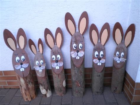 Auch osterhasen aus der region lassen kinderaugen strahlen. Osterhase aus Holz, Baumstamm, Osterhasenstamm ...