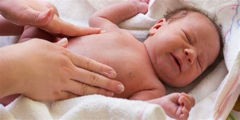 Aduhai, dah nak dekat 2 minggu batuk si kecil ni masih tak berkurang. Tips Ampuh!! Cara Mengatasi Batuk Pilek Pada Bayi Usia 1 ...