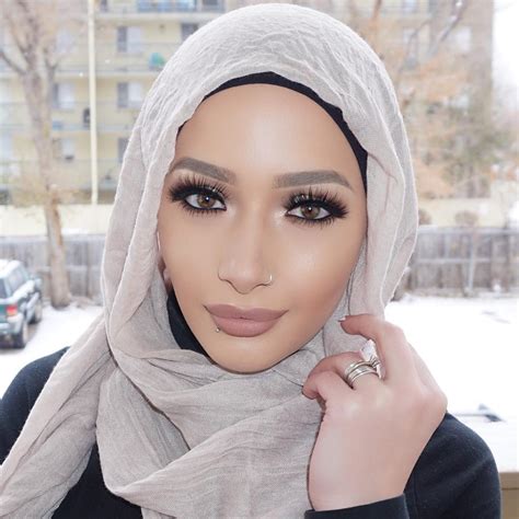 Unbelievably Beautiful Women Wearing Hijabs On IG Her Beauty Page 3