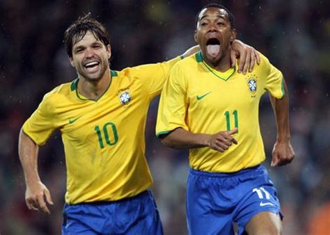 Saiba o que faz e pensa o robinho, o pedalada!. Robinho Brazilian football player | Sports Stars