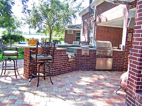 Outdoor Kitchens using Concrete and Brick: Two Common ...
