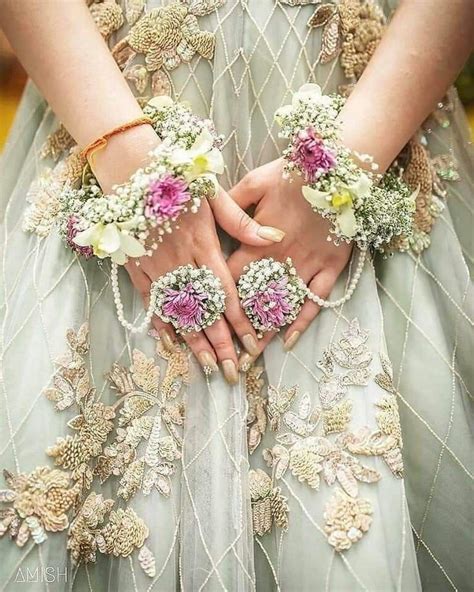 Unique Bridal Gajra Ideas For Awesome Look Bride Floral Wedding