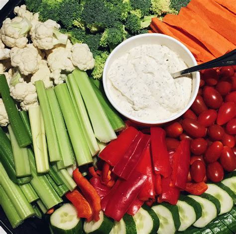 Azin ghaffari/postmedia photo by azin ghaffari / azin ghaffari/postmedia. Spolumbo's Fine Foods & Deli Veggie Tray (Lrg. or Small ...