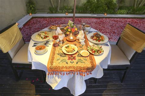 Neha kakkar and rohanpreet singh are making their dubai honeymoon romantic. Romantic Candle Light Dinner in Villa ...