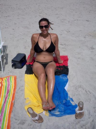 Tumbex Anfiss Tumblr Com Beach Spreading Legs Sexiz Pix