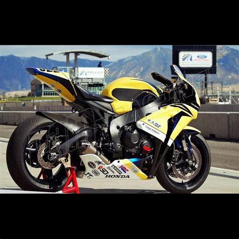 Read reviews by experts & bike owners. Grip de Réservoir TECHSPEC CBR 1000 RR 2008-2011 - PAM RACING
