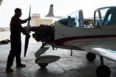 How To Get A Job As An Aviation Maintenance Technician